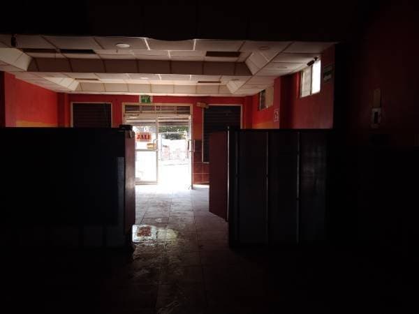 Casa con local comercial sobre avenida princ.da el 60% y lo de x mes - Image 2