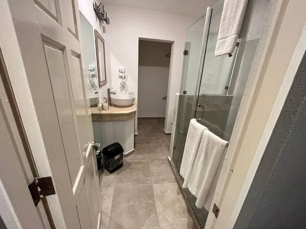 Apartment 2 bedrooms and 2 baths near Sheraton, Soriana and Stadium - Image 2