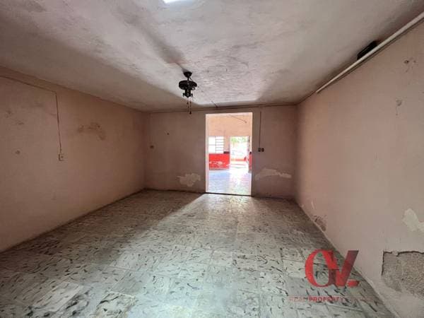 Casa Colonial De Una Planta En El Centro Para Renovar $ Pesos - Image 5