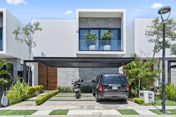 4 bedroom home @ Flamingos Sports. Upgraded $650,000. USD - Image 2