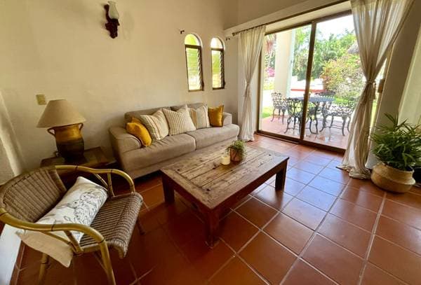 4 BD 3.5 BA Villa in Tropic Paradise - ON GOLF COURSE -