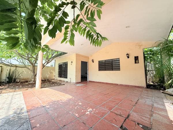 Casa en Venta para Remodelar en Centro Historico en Merida Yucatan - Image 2