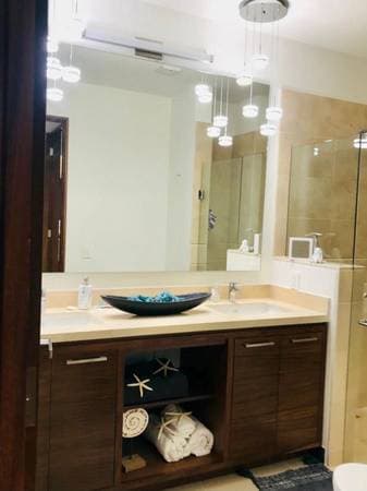 1 bed 1 bath luxury condo in Romantic Zone - Image 2