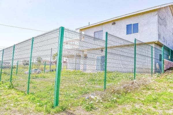 Casa grande con patio ENORME / Big house with HUGE yard - Image 2