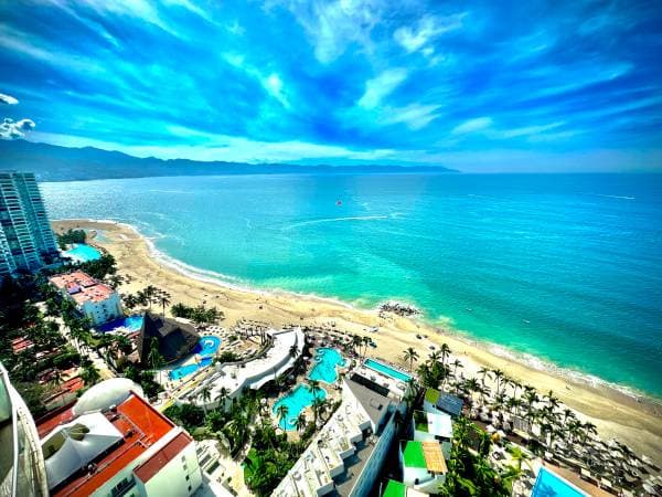 ICON VALLARTA Penthouse. $1,300,000. USD