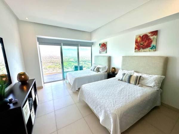 ICON VALLARTA Penthouse. $1,300,000. USD - Image 4