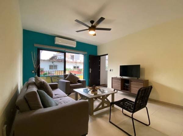 2 bed 1 bath apartment in the Romantic Zone - Image 3