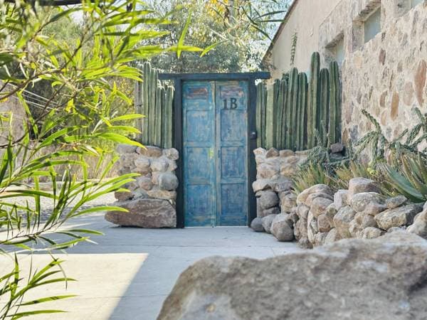 STUNNING 'CARRIZO' APARTMENT FOR RENT or ENTIRE HOME FOR SALE! - Image 2