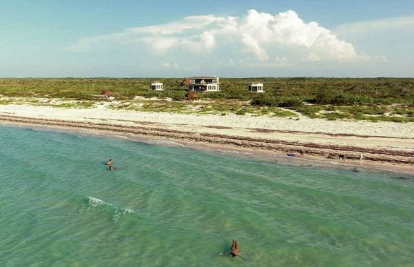 Rio Lagartos Beachfront House with 4 bedrooms, 5 bathrooms, 3+ ha - Image 2