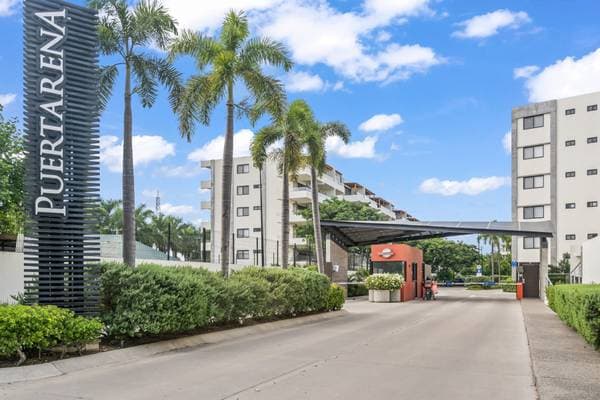 Great Price ! Great Condo ! Walk to the Beach ! $299,000. USD - Image 2