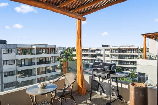 Great Price ! Great Condo ! Walk to the Beach ! $299,000. USD - Image 3