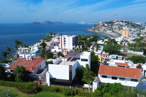 House For Sale In Cerro Del Vigia