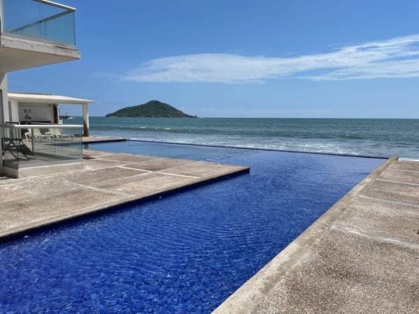 Test furnished apartment for rent Oceanview 2 swimming pools Cerritos