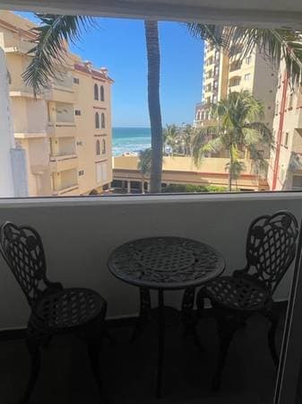 Test furnished apartment for rent Oceanview 2 swimming pools Cerritos - Image 5