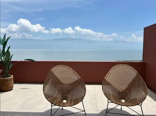 • Beautiful Lakefront Apartment Overlooking Lake Chapala - Image 3