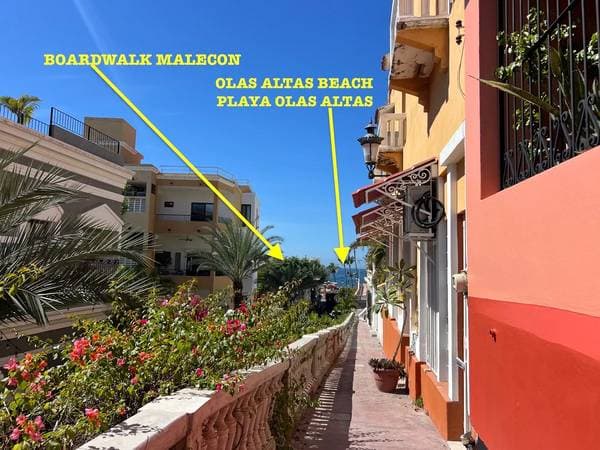 Impressive Artistic House on Angel Flores - Image 2