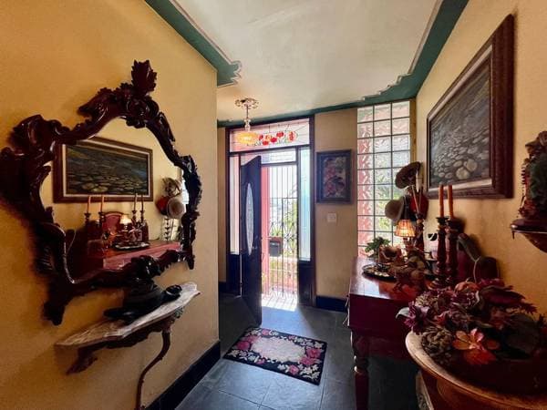 Impressive Artistic House on Angel Flores - Image 4