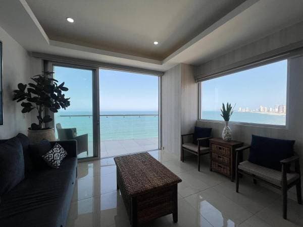 Oceanfront Luxury Condominium: Your Dream Coastal Escape - Image 4