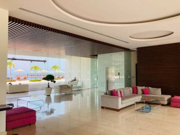 Luxury beachfront apartment. - Image 4