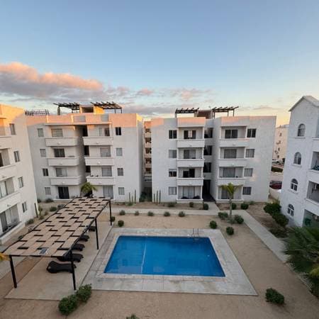 1-Bedroom Penthouse for Long-Term Rent - Image 2