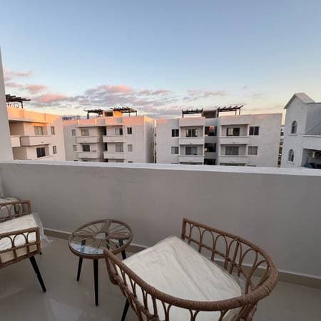 1-Bedroom Penthouse for Long-Term Rent - Image 3