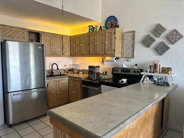 Penthouse 2 bed, 2 bath, 2 levels - Image 3