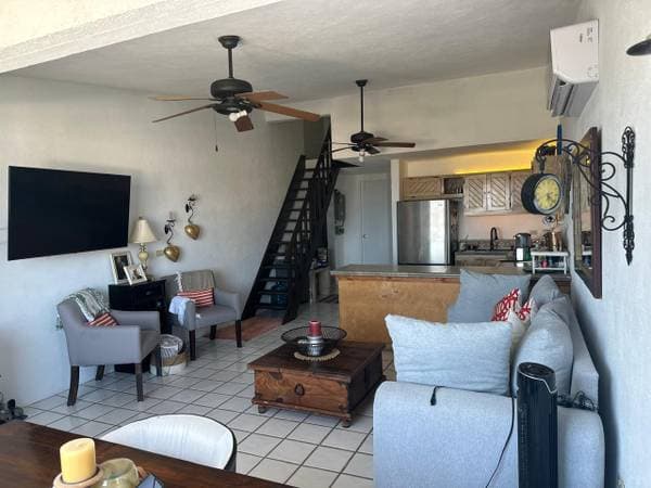 Penthouse 2 bed, 2 bath, 2 levels - Image 4