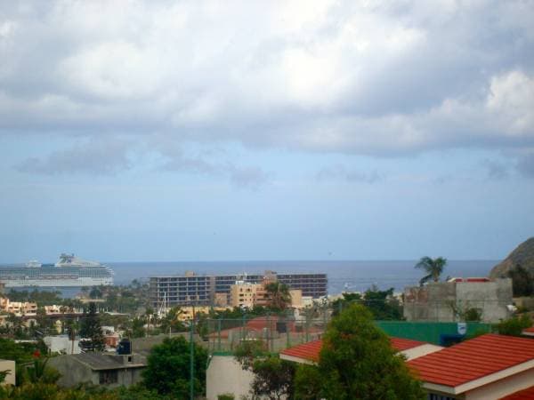 Large Beautiful Studio Apartment - Image 2