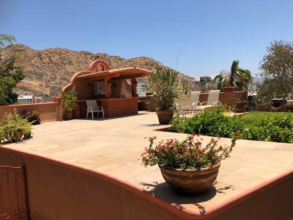 Large Beautiful Studio Apartment - Image 4