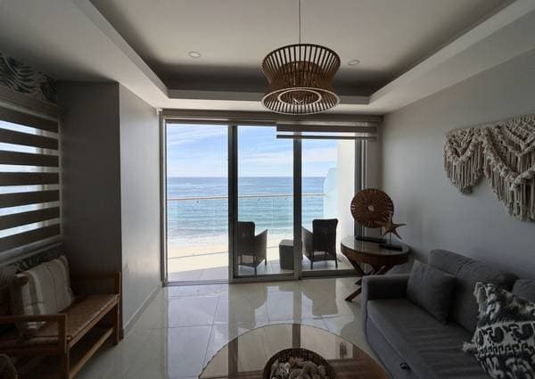 Oceanfront Luxury Condominium - Image 4