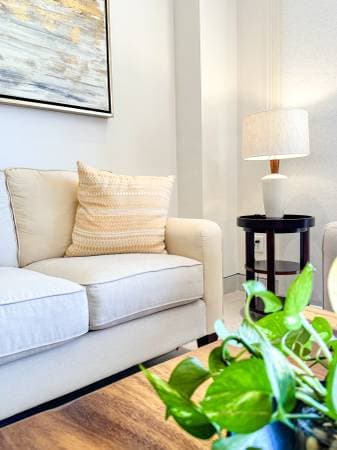 Modern 2BR Apartment for Long-Term Rent in Vista Vela III – Pet Friend - Image 4