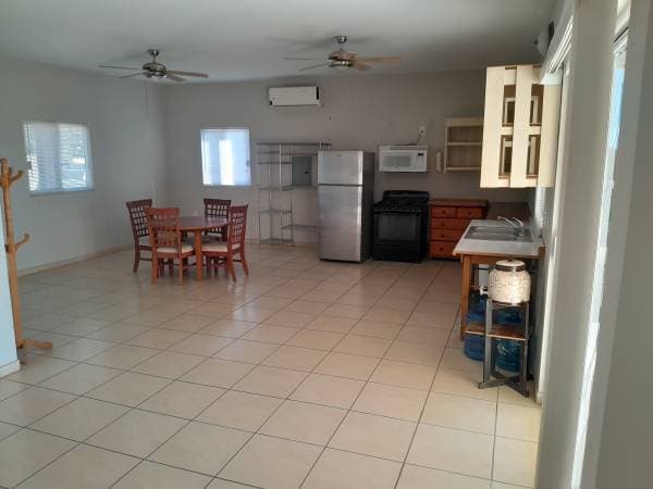3 bedroom 2 bath full time rental - Image 2