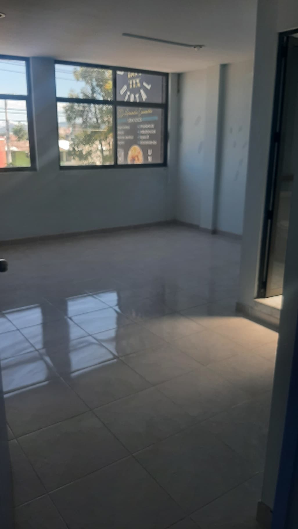 ¡Impulsa tu negocio en una ubicación estratégica en Querétaro! - Image 3