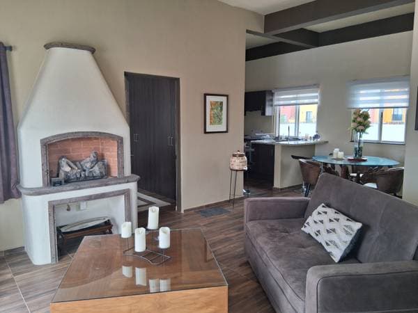 1 BD + Office - Lots of Natural Light FULLY FURNISHED - Image 2