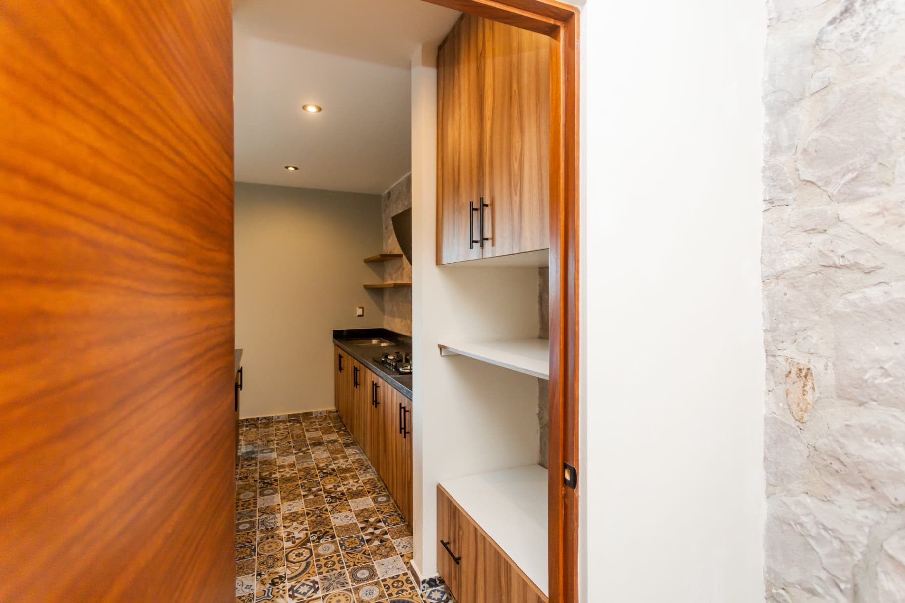 Luxury Living: Apartment with Thermal Springs + Organic River + Shuttle - Image 2